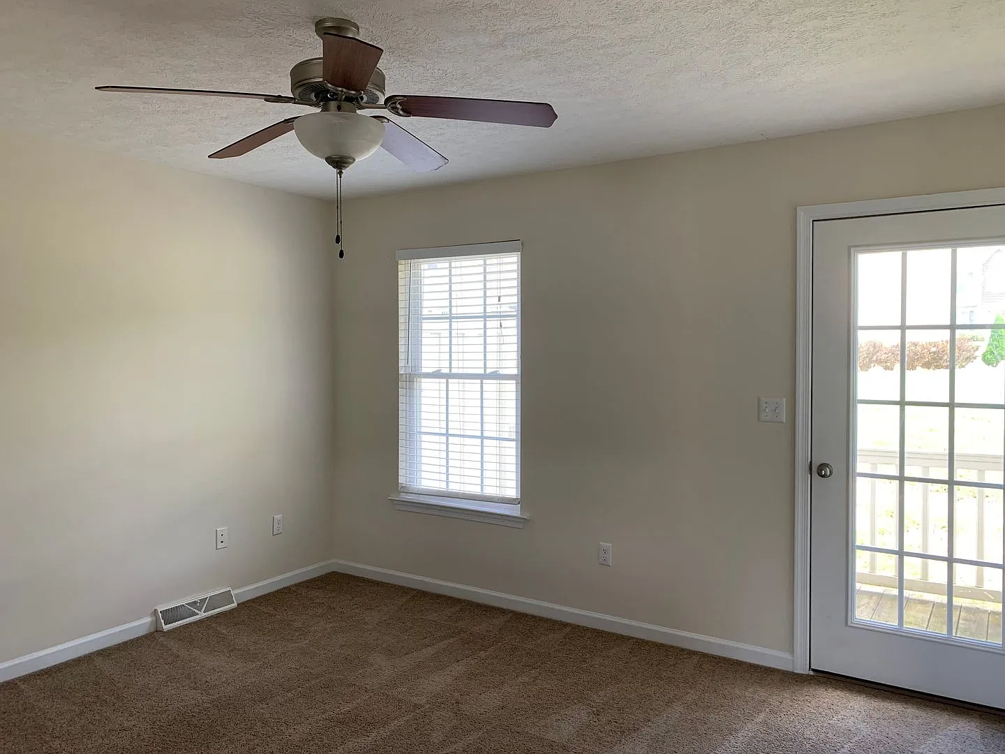 Three Level Townhome off Wards Road — Photo 3