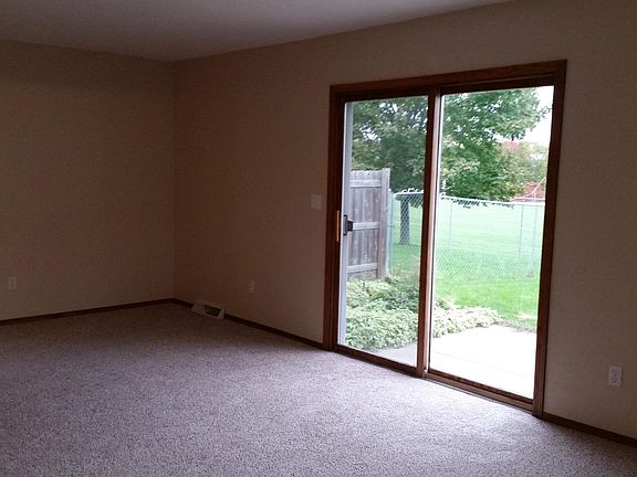 3rd image of 755 Mollies Way
