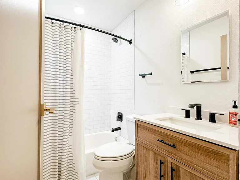 401 E Amelia Ave — Photo 31