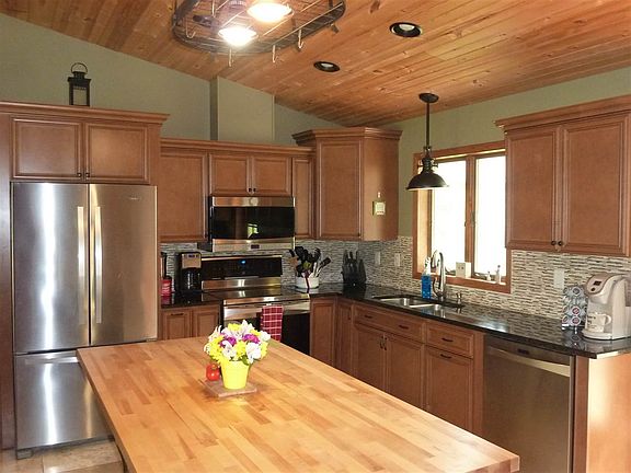 2nd image of 225 Hawthorn Dr