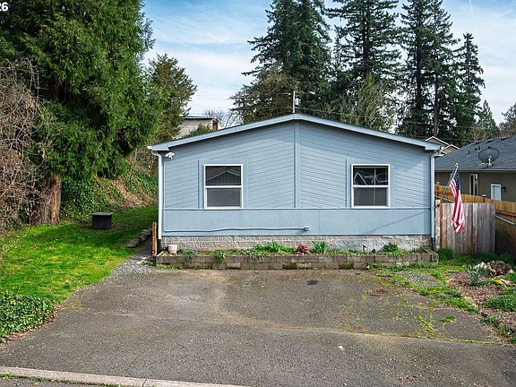 4th image of 422 SW Juniper Rd