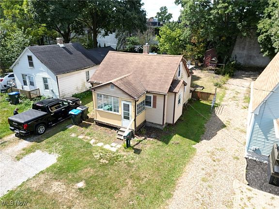 2nd image of 2430 Talbot St