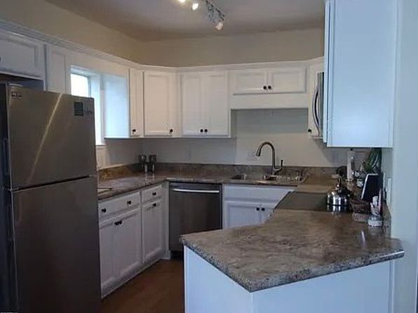 1800 The Greens Way APT 805