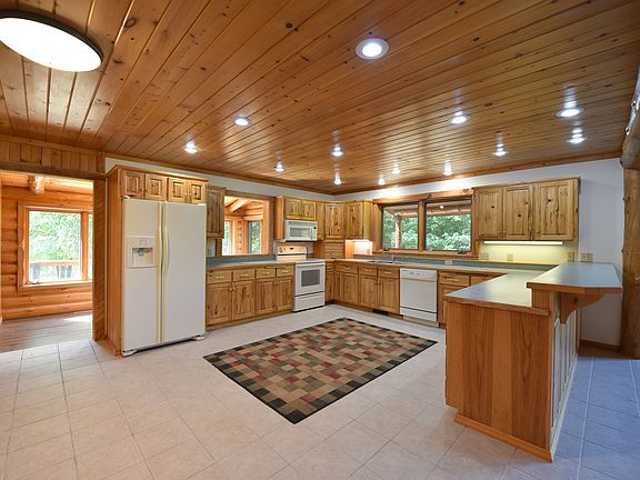 4th image of 37990 White Pine Trl