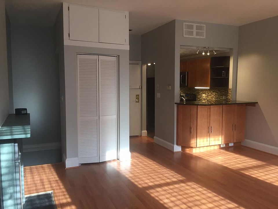 LR to kitchen view