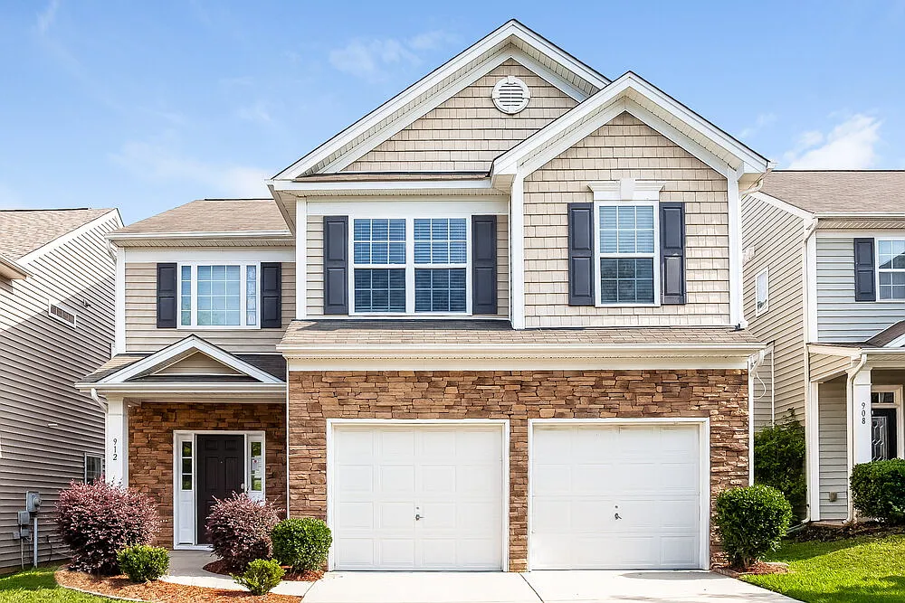 3 bed, 2.5 bath, 1723 sqft, $2,040 — Photo 1