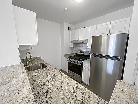 5th image of 304 W 117th St APT 6P