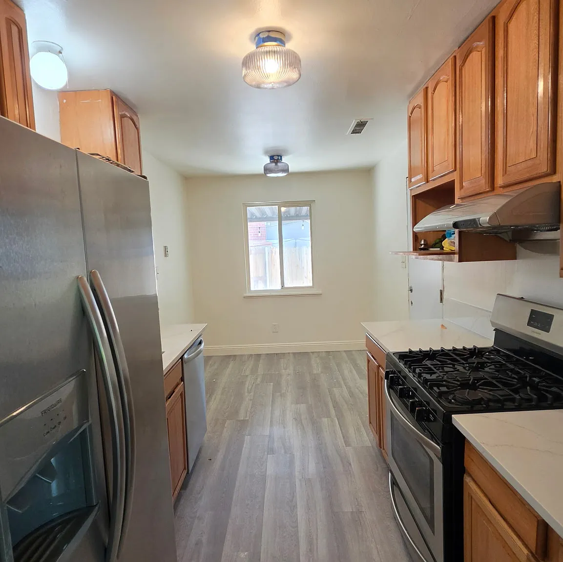 3 bed, 940 sqft, $2,500 — Photo 4