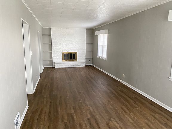 LIVING ROOM FROM FRONT DOOR ENTRANCE