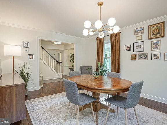 5th image of 1057 Rainbow Cir