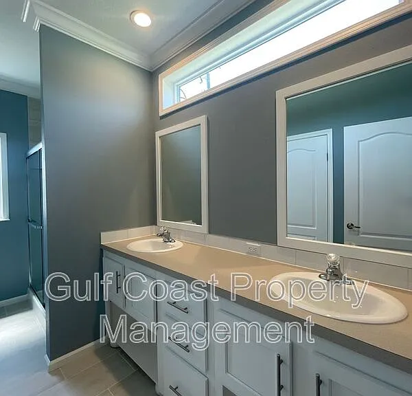 3200 Holly Ave — Photo 36