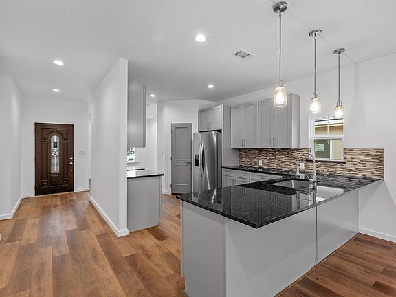 3rd image of 149 Feather Way