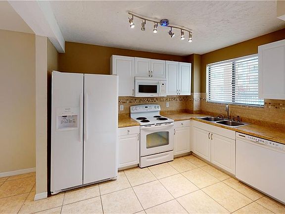 3rd image of 2121 Collier Ave APT 107