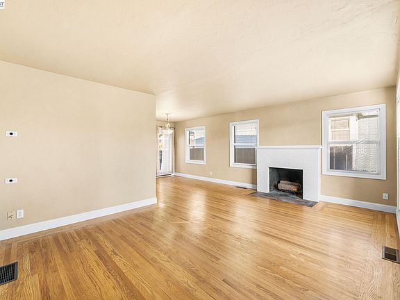 2nd image of 2342 Palm Ave