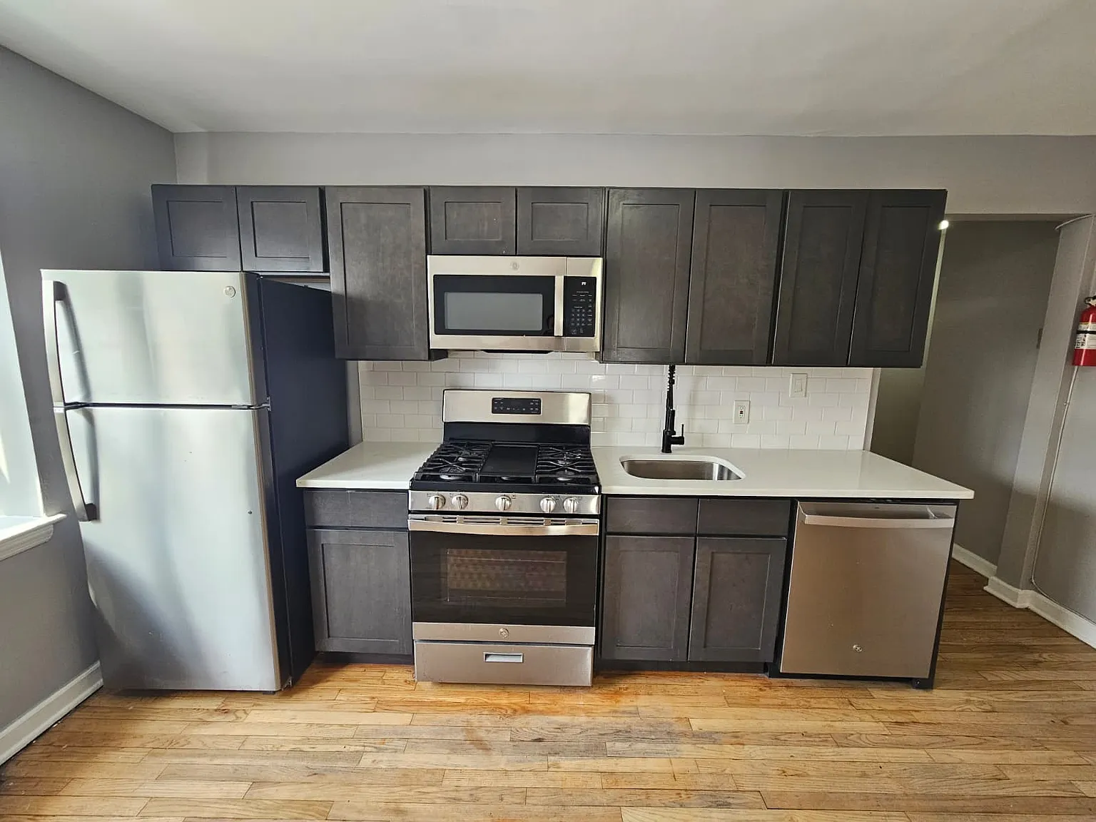 2 bed, 950 sqft, $2,100 — Photo 4