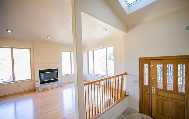 910 Alvarado Rd — Photo 2