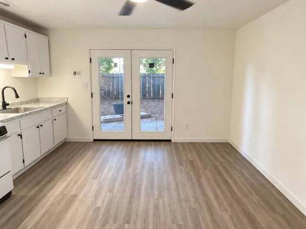 9100 14th Ave APT 3, Hanford, CA 93230