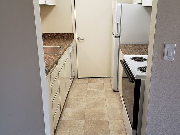 4th image of 400 Wheeler St S APT 210