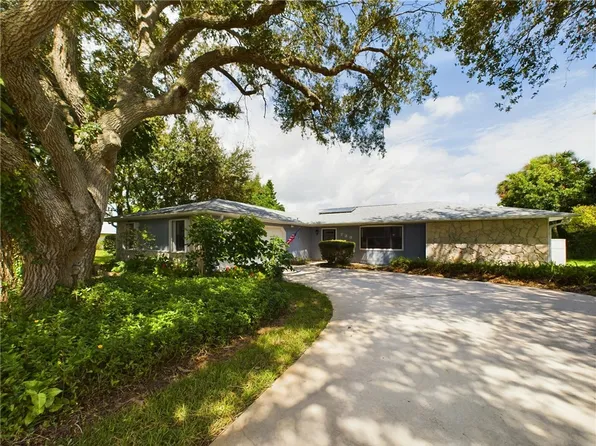 733 N Fischer Cir, Sebastian, FL 32958