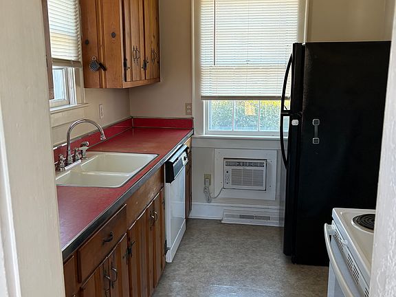 3rd image of 2610 Baltic Ave #1
