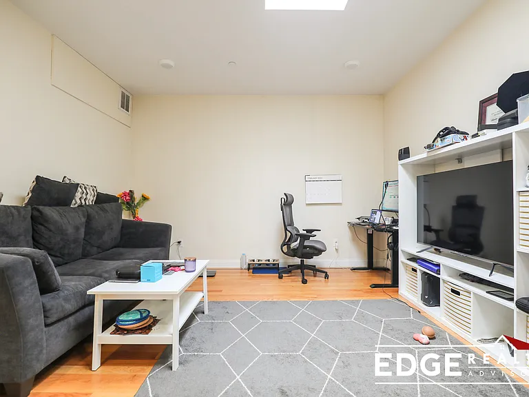 549 Washington St #6 — Photo 2