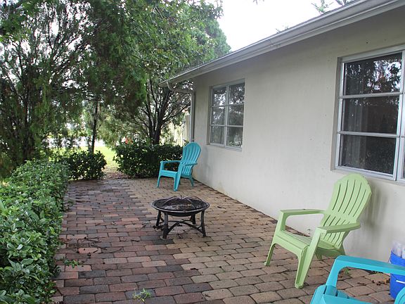 3rd image of 608 SE Harborview Dr