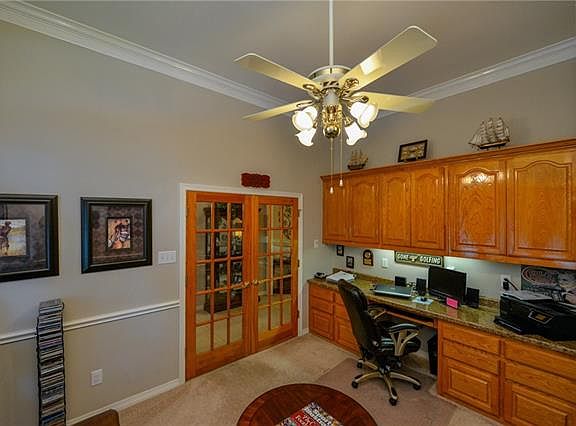 4th image of 107 Robin Glen Ln