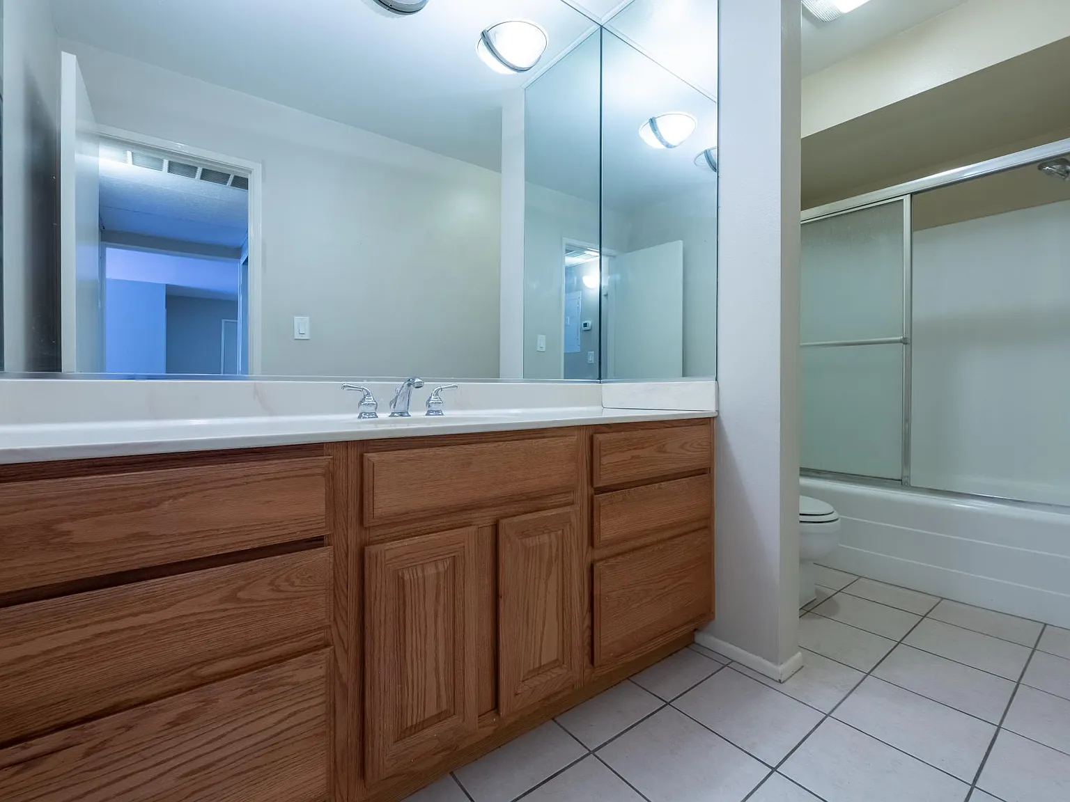 2 bed, 1028 sqft, $3,400 — Photo 3