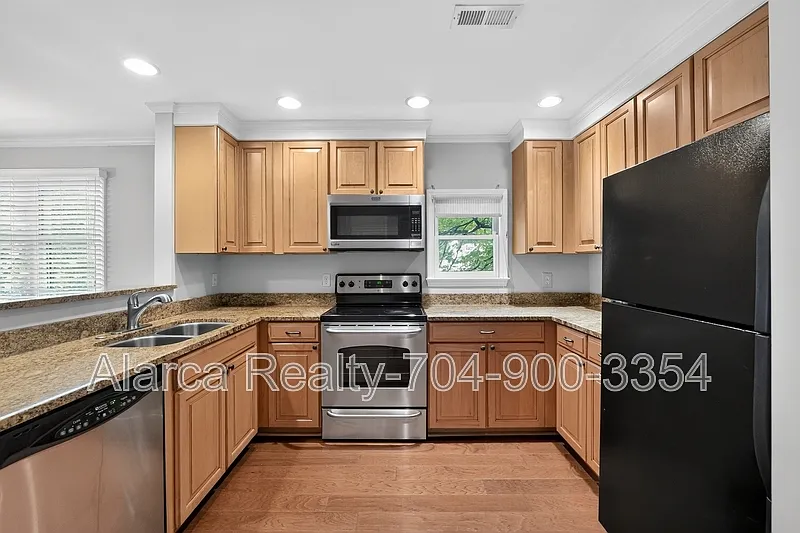 2 bed, 1220 sqft, $2,095 — Photo 1