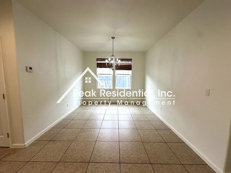1811 Waterfall Dr — Photo 6