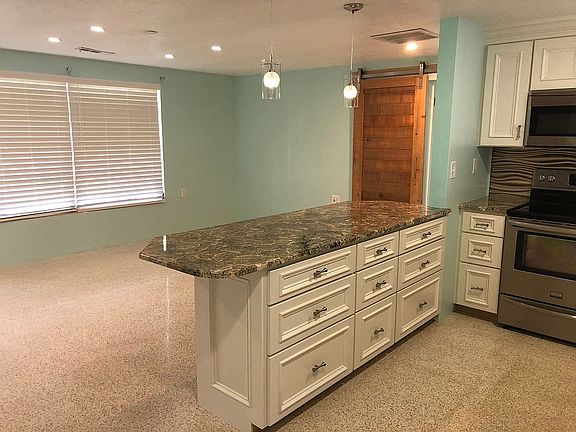 3rd image of 51 Lakeview Ln