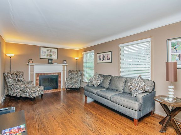 4th image of 1907 Beaufait Dr