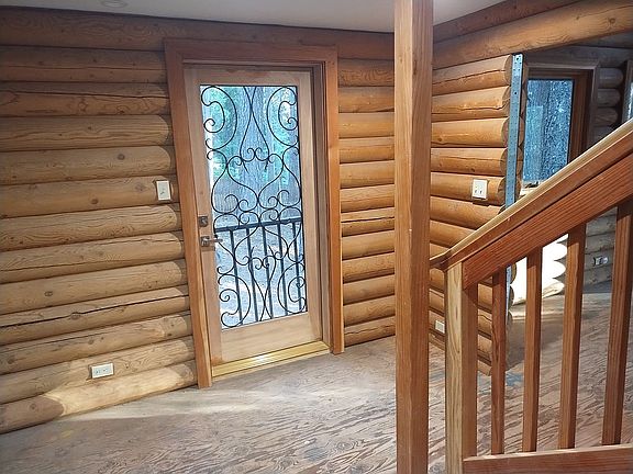 Main Cabin - Living Room