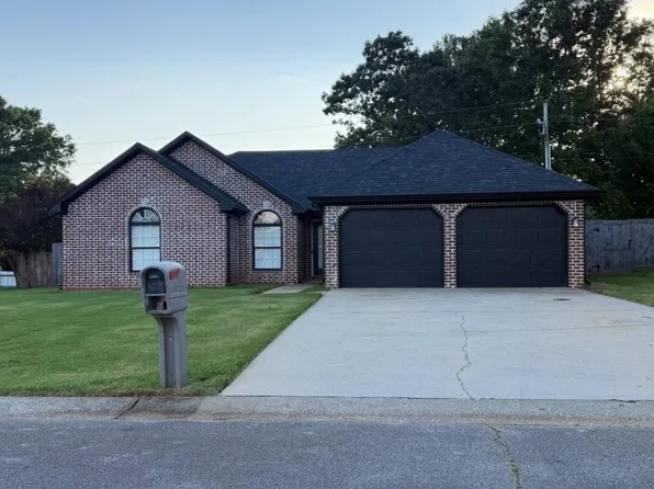 2326 Camden Cv W, Muscle Shoals, AL 35661