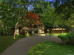 7255 Cedarcroft Ln, West Bloomfield, MI 48322