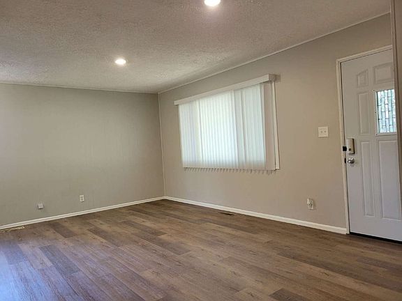 5th image of 2406 E Wilshire Rd