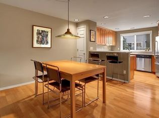 936 N 35th St APT C, Seattle, WA 98103