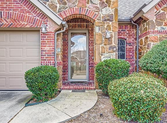 3rd image of 2720 Pine Trail Dr