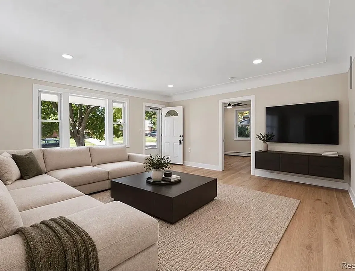 3 bed, 1316 sqft, $1,490 — Photo 4