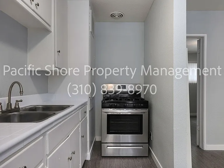 1305 8th Apartments — Photo 4