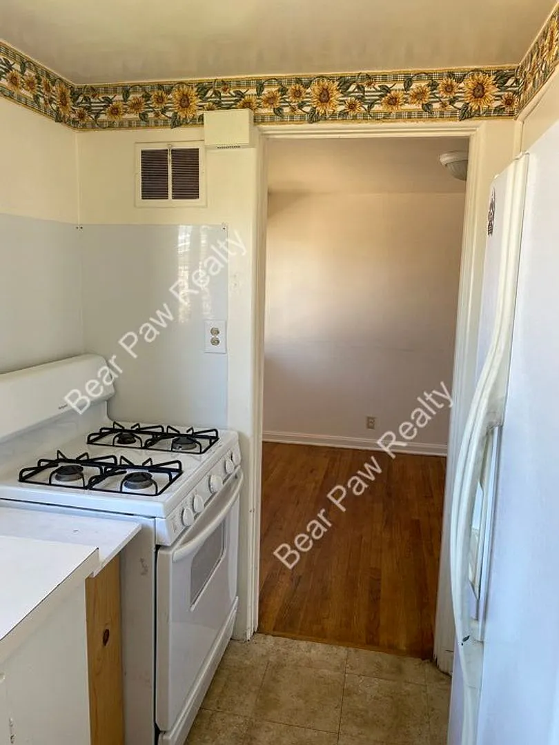 185X Crook Ave — Photo 3