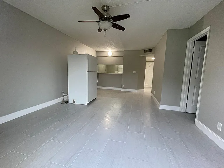 10150 Twin Lakes Dr #4 — Photo 15