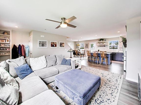 4th image of 470 E Meadowdale Cir