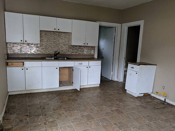 4th image of 252-54 54 Baker Ave