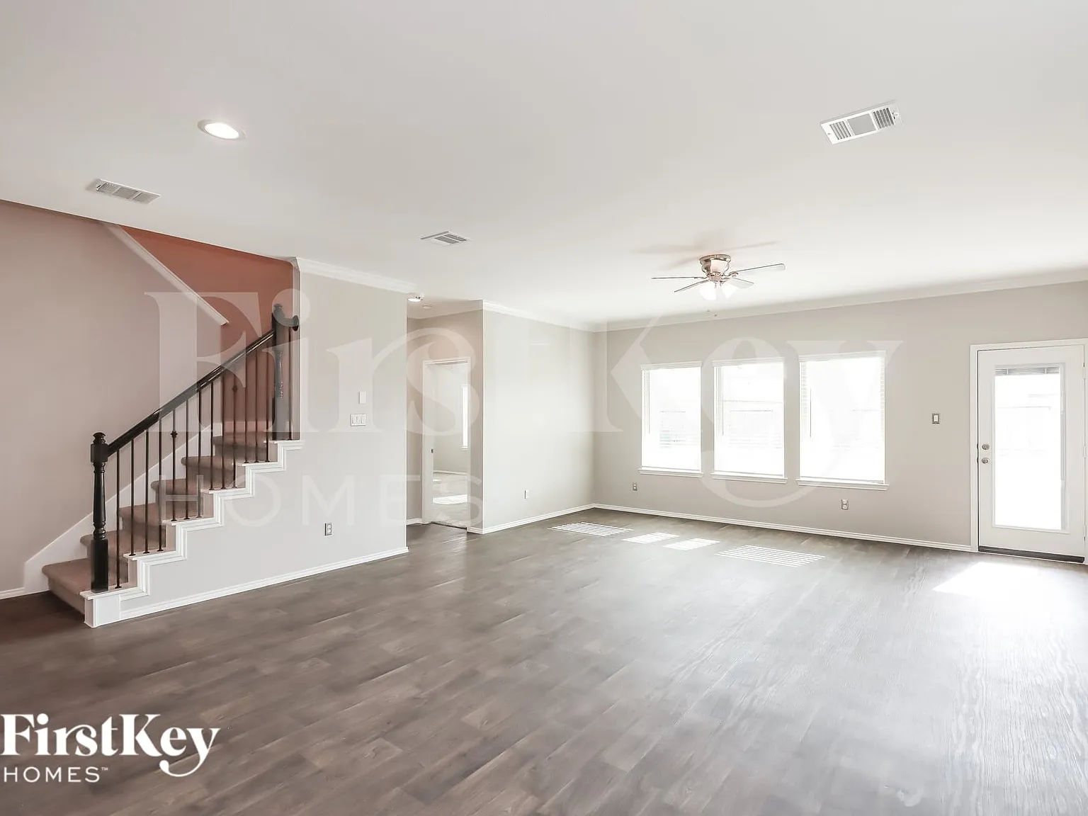 5 bed, 3.0 bath, 2819 sqft, $2,340 — Photo 3