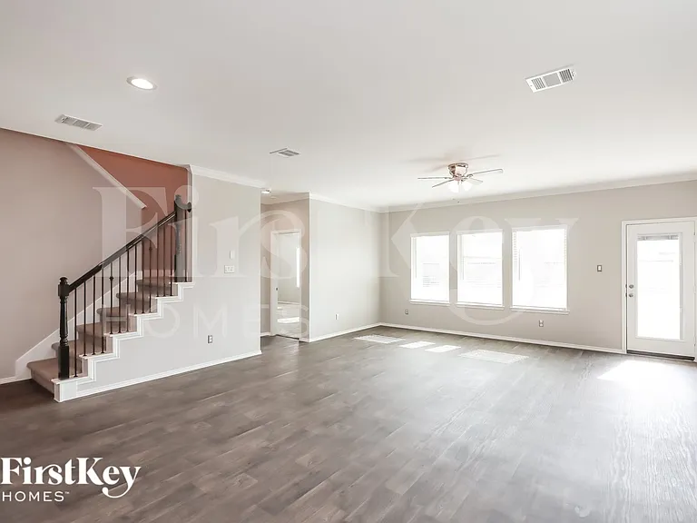 4407 Follina Trl — Photo 3