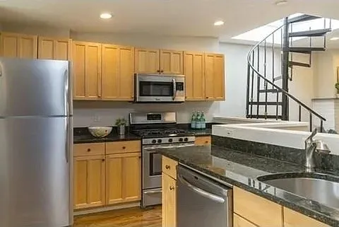 24 Lawrence St #2 — Photo 4