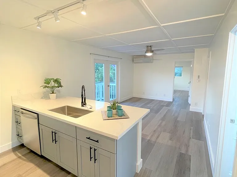 3036 Monsarrat Ave — Photo 6