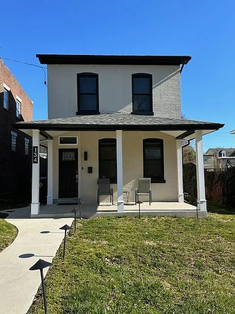 134 E 6th Ave photo 1