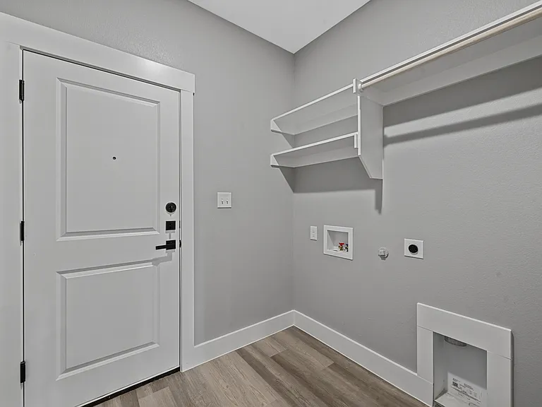 527 W Walker St — Photo 16